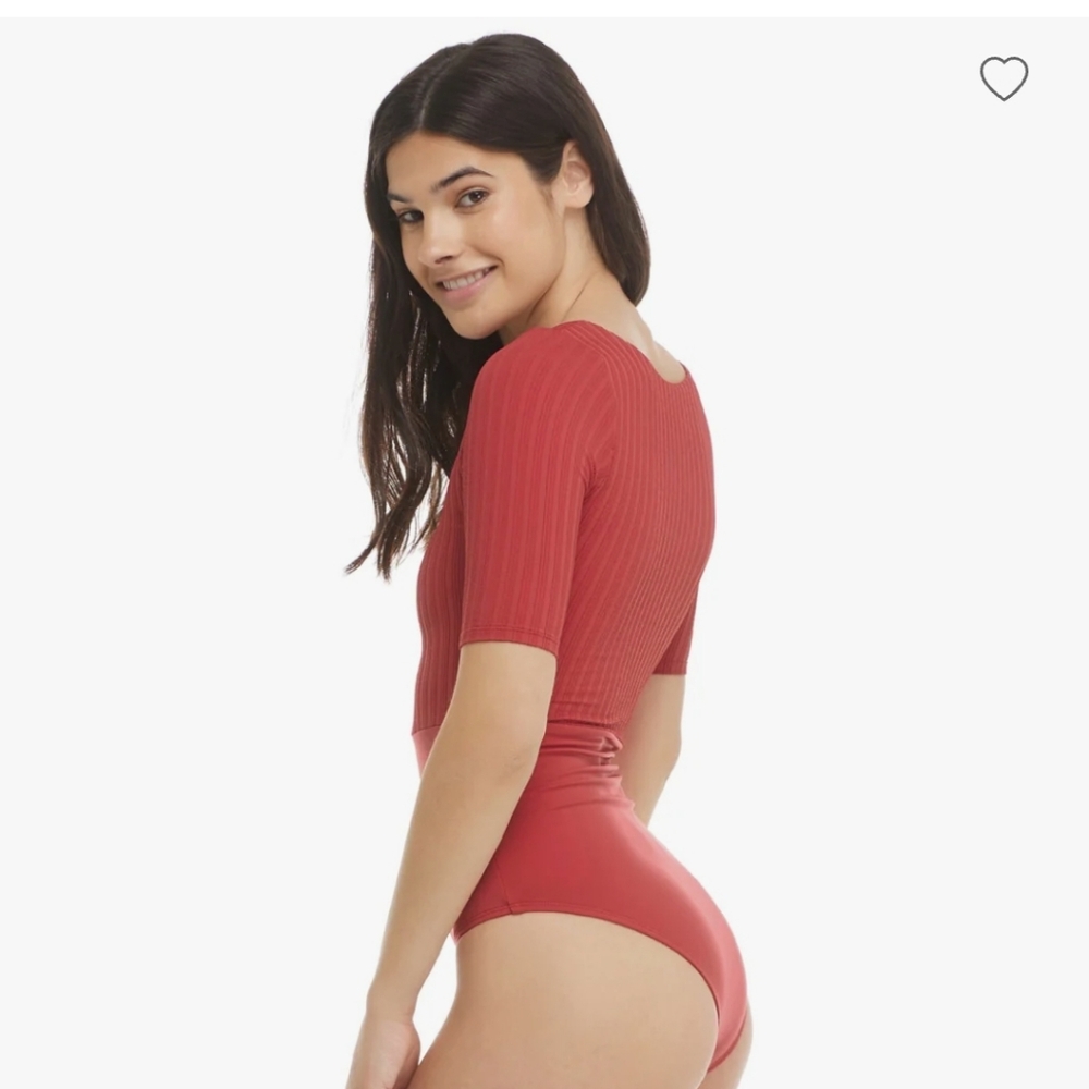 🍒 BODY GLOVE Women's Senses Kat 3/4 Sleeve Paddle Suit in Cherry 🍒
